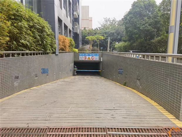 深圳布吉村委统建楼,两栋花园小区,稀缺毛坯原始户型(图9) 深圳布吉村委统建楼,两栋花园小区,稀缺毛坯原始户型(图9)