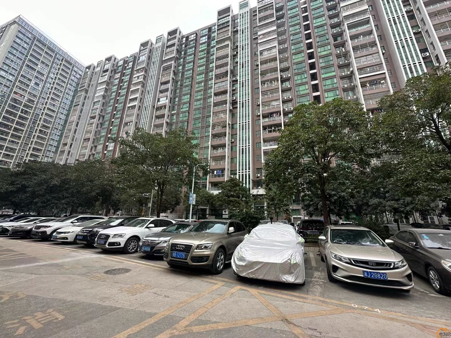 深圳光明村委统建楼新盘出售，8栋花园小区精装三房总价89.8万起(图1)