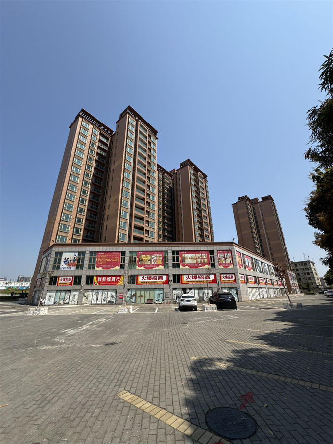 深圳坪山村委统建楼《鹭城花园》7480元/平起，3栋花园小区，自带停车场(图2)