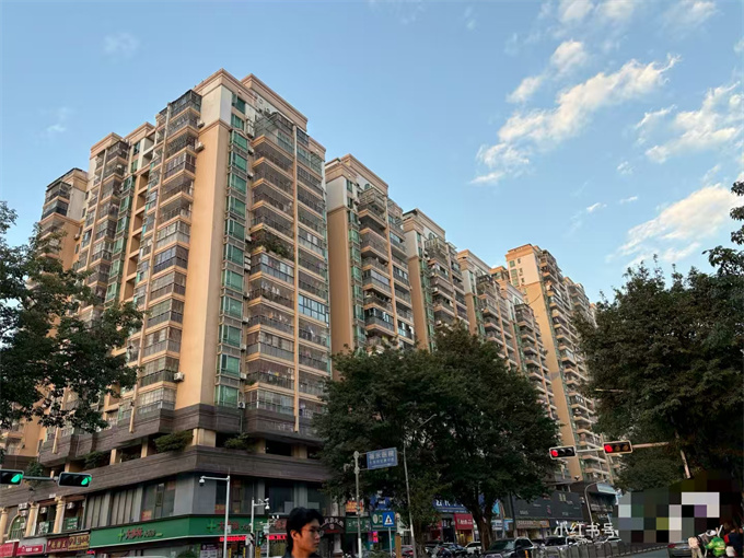 福永村委统建楼《凤城花园》22栋小区,单价仅8800元/㎡、可落户(图1) 福永村委统建楼《凤城花园》22栋小区,单价仅8800元/㎡、可落户(图1)