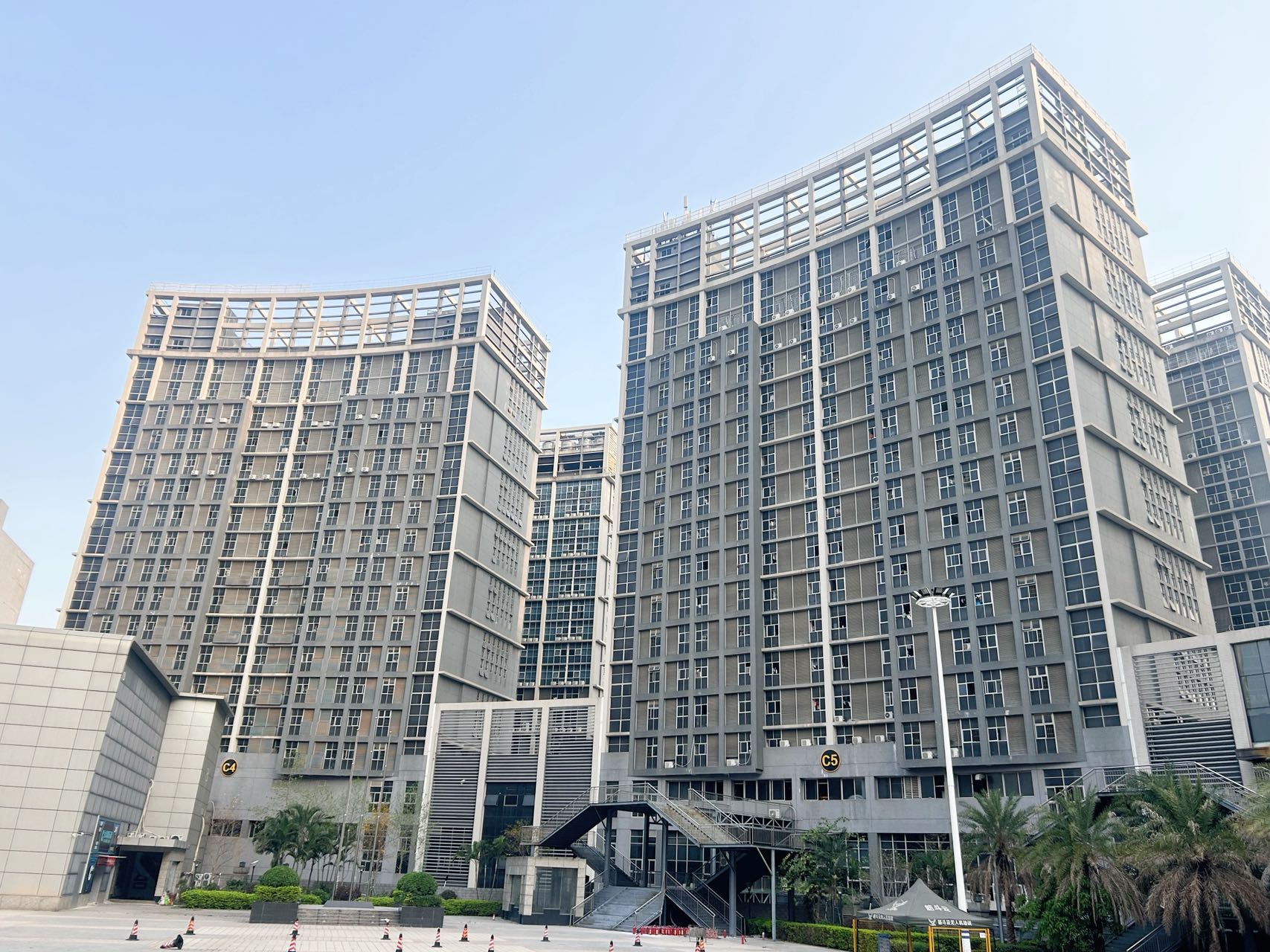 布吉17栋统建楼新盘《宝悦花园》三房总价69.8万精装交付(图1)