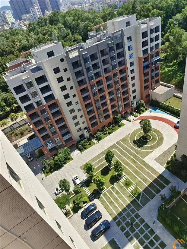 观澜地铁口统建楼《观澜湖庄园》6栋花园,有天然气,两梯四户(图2)