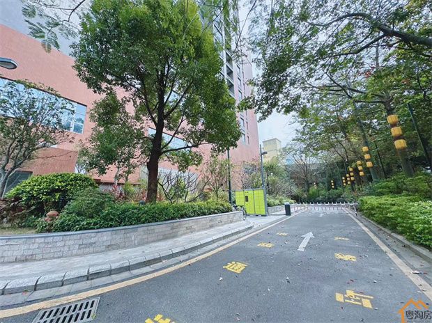 观澜松元厦地铁口旁《官湖景苑》四栋花园小区，可分期十年(图2)