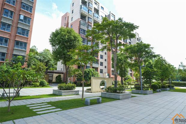 龙华观澜村委统建楼《高尔夫1号》封闭式花园小区，单价19800/㎡起(图4)