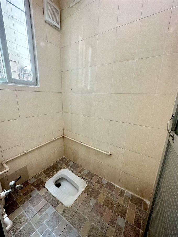 白菜价:12.8W/套上车龙华大浪电梯房,通燃气(图7) 白菜价:12.8W/套上车龙华大浪电梯房,通燃气(图7)